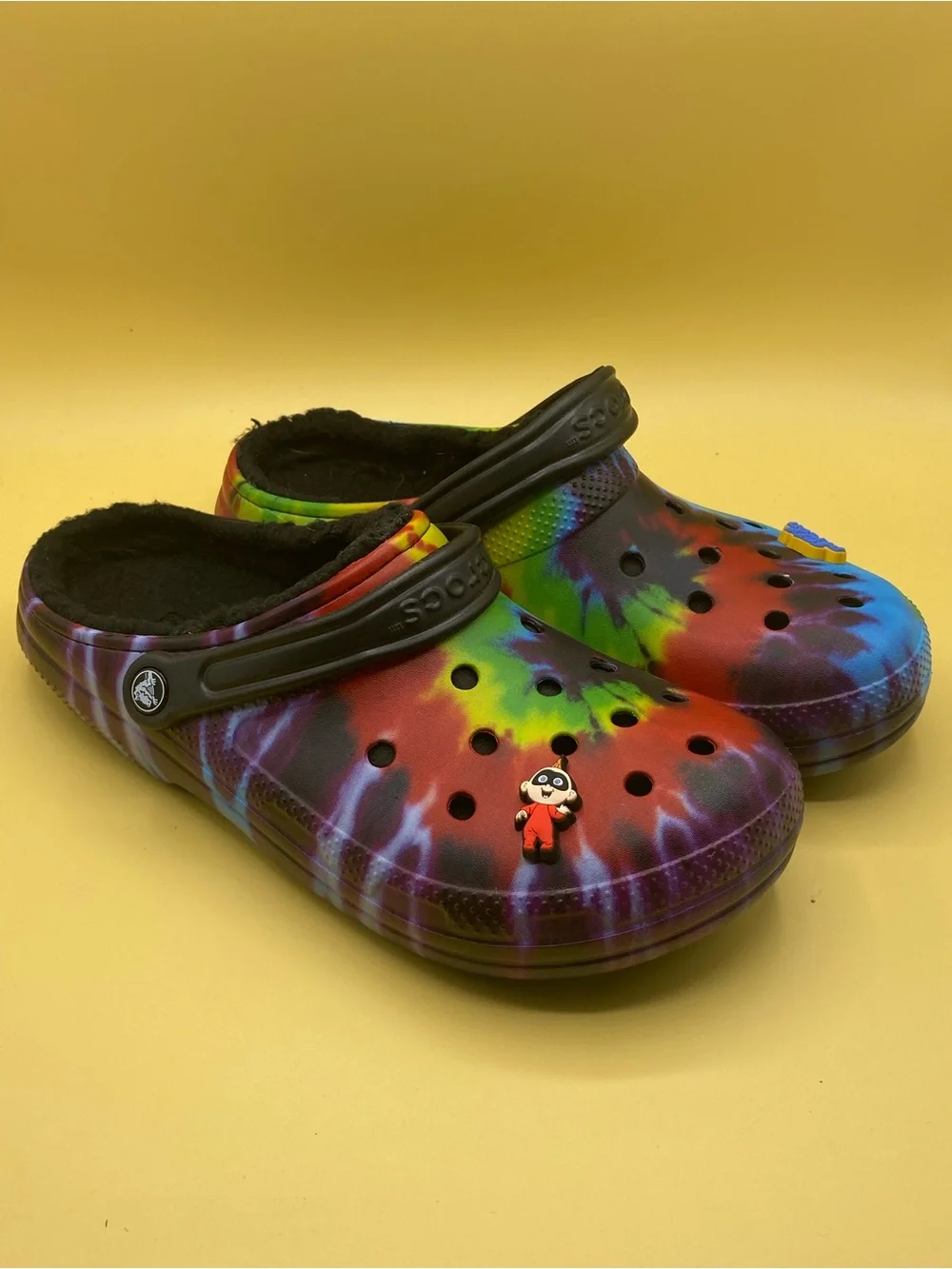 CROCS Men's Tie-Dye Fuzzy Lined Clogs - Rainbow